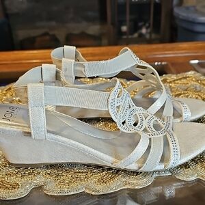 Jones New York Women's Cream Wedge Sandals